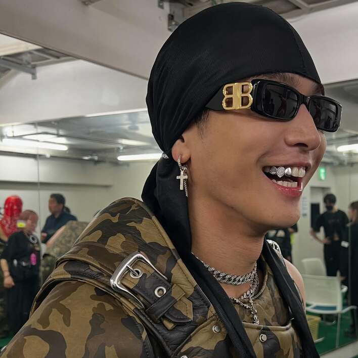 岩田剛典 “爆イケ”ライブオフショットを大公開！楽屋でのリラックス姿