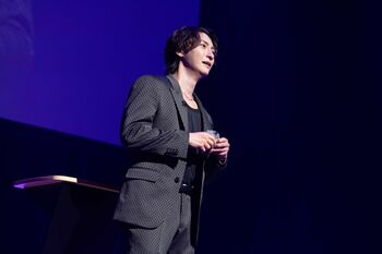 ゲイを告白した與真司郎「本当のことを受け入れ、伝えることが誠意だと思った」