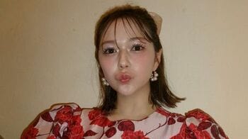 村重杏奈「五億万年ぶりに足を出しました」 超ミニ丈ワンピースで美脚披露するも「アザとかあるんですけど...」