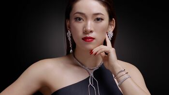 フワちゃんが大変身！小顔を実感するも「メイクさんの努力の賜物でした」