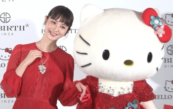 45周年ハローキティが“後輩”佐々木希にアドバイス！？