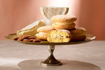 ＜ 待望の復活・数量限定＞ まろやかなカマンベールチーズクリームにアーモンドダイスを合わせた『ブッセ〔カマンベール＆アーモンド〕』3月15日（日）に【THE DROS】から今年も発売！