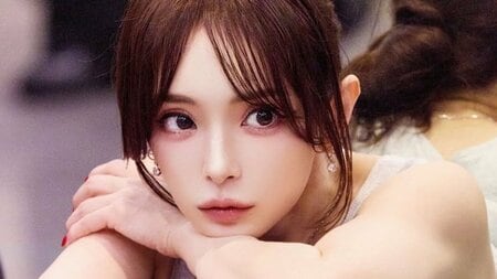 「筋肉が美しい」浜崎あゆみ 美くびれ際立つオフショット披露！引き締まったウエストで真剣な眼差しのリハ風景に「進化してる！」と大絶賛
