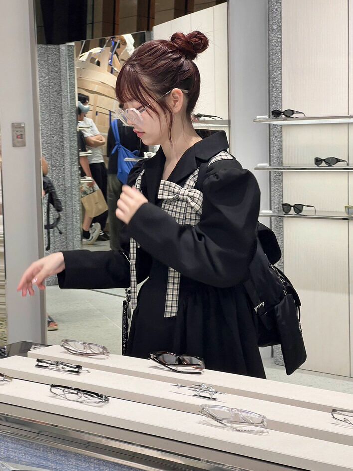 FRUITS ZIPPER 月足天音 プライベート感満載サングラス選びショット