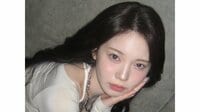 NiziU・AYAKA “すっぴん風”ナチュラルメイクのプラベショットを公開！カジュアルコーデをさらりと着こなした大人な雰囲気ただよう姿に「レベチ」「オーラ隠せてない」