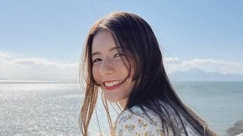 11歳息子と寝そべり姿！スザンヌ 手作り弁当とともに親子ピクニックを公開 「やすもうよー」動物園の後に行ったのは…