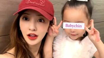 板野友美 引っ越したて新居のバルコニーに“巨大プール”設置！3歳娘&夫・高橋奎二投手と大はしゃぎ「世界一楽しそうな34歳」「素敵なお家」