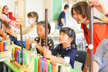 都心の校舎丸ごと「遊びの文化祭」に。全国から遊びの達人300人が集う「東京おもちゃまつり」10月に開催決定。出展ブース100越えは過去最多。