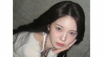 NiziU・AYAKA “すっぴん風”ナチュラルメイクのプラベショットを公開！カジュアルコーデをさらりと着こなした大人な雰囲気ただよう姿に「レベチ」「オーラ隠せてない」