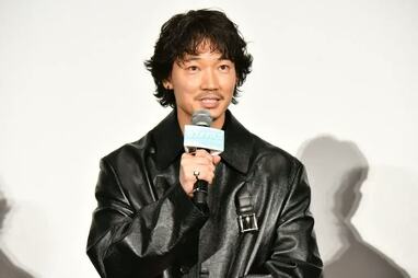 綾野剛 主演作でX JAPANの「紅」を熱唱！「全編、裏声で歌っています