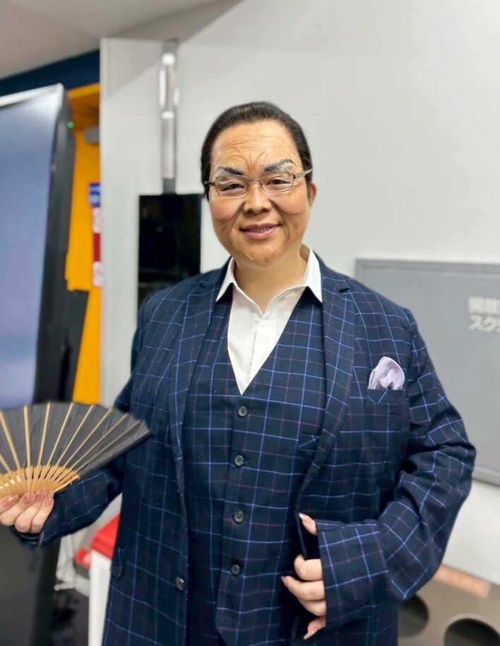 何度見ても笑う」りんごちゃん “C-3PO”に変身！「ホントに天才」全身