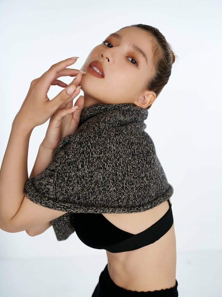 石井杏奈 しなやかな美背中見せ“抜群スタイル”に「色気がダダ漏れ」と