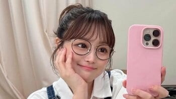 「ヘアメイク時間2時間」鈴木奈々 ツインテールのギャル姿を公開！ポップなスタイルで濃いめメイクのすまし顔に「憧れちゃう」