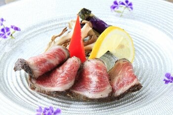 【クリスマス限定プラン販売開始】熱海のオーベルジュで愉しむ静岡牛ローストビーフとこだわりケーキ｜2025年12月20日～25日