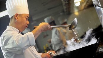 中国料理界の頂点「世界中華料理王」の称号を持つ陳氏来日記念！春の旬食材と香辛で“医食同源”を体験する特別ディナー。海を臨むリビエラ逗子マリーナにて開催