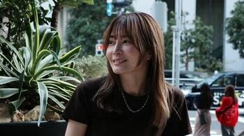 「素敵な親子！」新山千春 娘・もあの卒業祝いで仲良し2S公開！顔を寄せ合い笑顔を見せる姿や来月から海外に行く娘への思いつづる