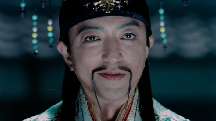 【写真】神々しい！天帝を演じる大沢たかおと、差し入れのどら焼きの写真を見る