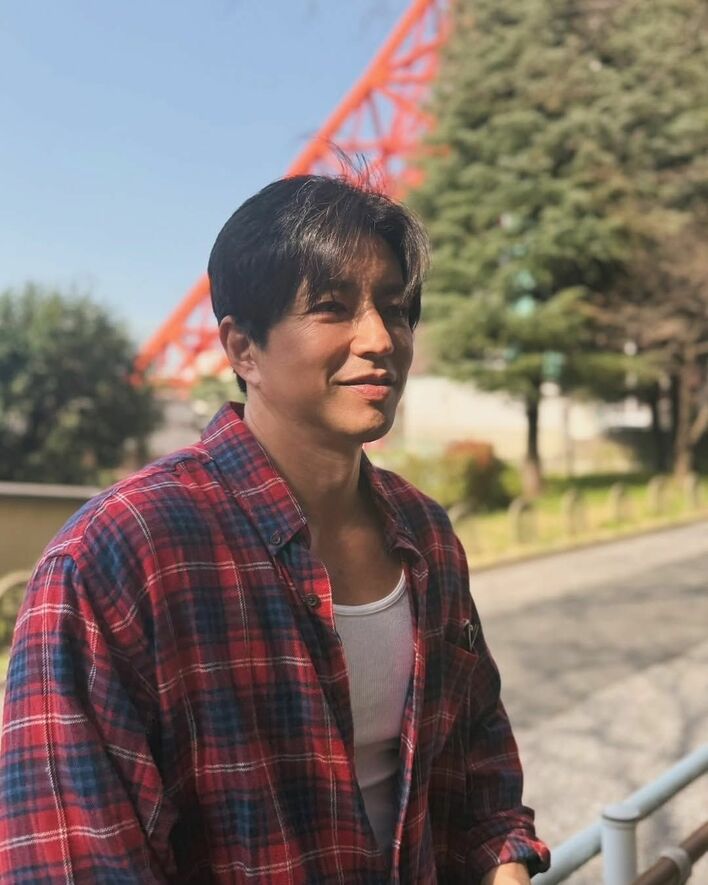 胸板厚すぎません？」大沢たかお 爽やかショット公開も肉体美に注目が