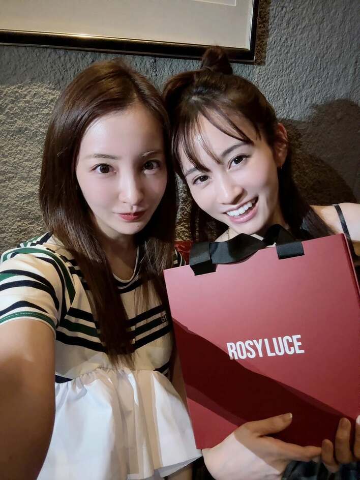 卒業から12年 前田敦子×板野友美 “最高最強コンビ”の顔寄せ