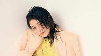 高畑充希　パステルカラーが目を引くコーデで肩だしショット公開！「透明度がすごすぎる！」とファン絶賛