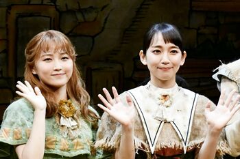 吉岡里帆 “衣装が前後逆”に赤面！初主演舞台での天然エピソード