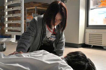 武良井（桐谷健太）が看護師を襲う卑劣なストーカーに刺される！？＜『院内警察』第3話完全版＞