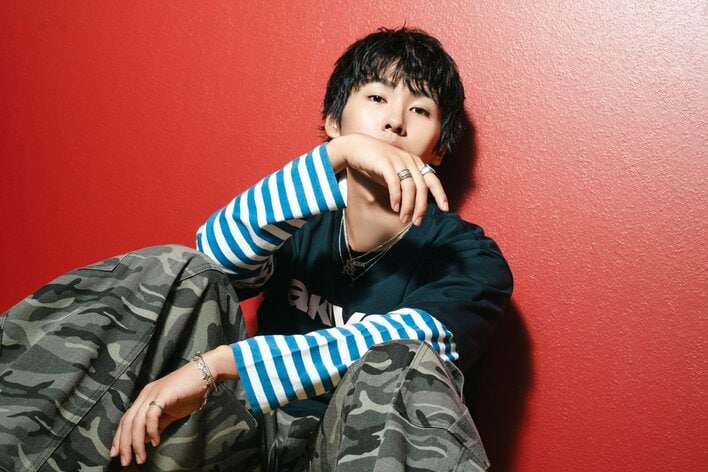 【写真10枚】キンプリへの楽曲提供でも話題！Z世代を代表するアーティストAyumu Imazuの写真を見る