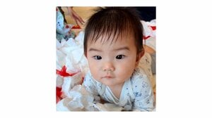 生後6ヵ月の男の子がママの一言に激おこ！？眉間にシワを寄せ足をバタバタ猛抗議する姿に「ちゃんと言葉わかるんだ」「可愛すぎ」【激かわキッズ奇跡の瞬間】