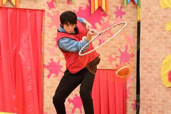 岸優太「ツッコミになりたい」と明かすもボケまくり！藤井流星は自己紹介ギャグで盛り上げる