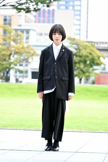 『モンスター』×「アンリアレイジ」衣装コラボが実現！弁護士・亮子（趣里）の法廷での“戦闘服”が完成