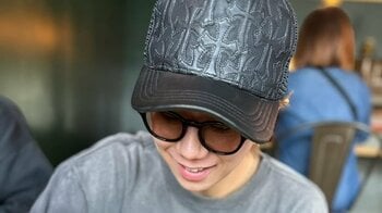 「海が似合う男」北山宏光 沖縄でのオフショット公開！無邪気な表情でハンバーガーを食べる姿に「最高にステキすぎる」