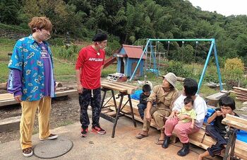 EXITが徳島の大家族の生活を体験！兼近「都会で自由に生きている気になっている傲慢な自分を恥じた」