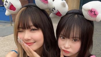 さくら＆あみかのカップル誕生！？ユニバでおそろいコーデ披露　かわいすぎる上からのショットにもファンメロメロ