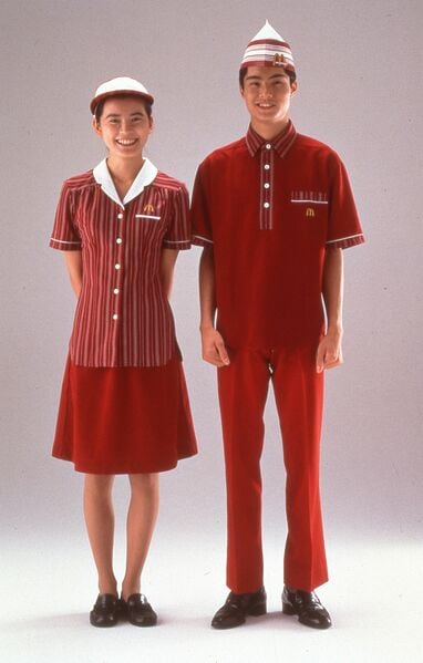 板前みたい」マクドナルドが投稿した意外すぎる初代ユニホームが話題