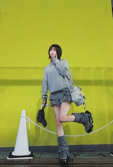 あのちゃん 変装なしドンキ降臨ショット公開！美脚際立つミニスカ