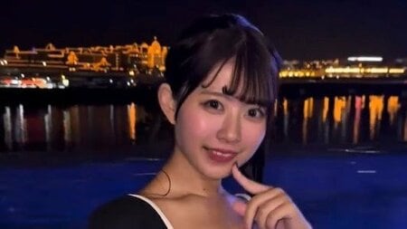 “2ヵ月で－11キロ”アイドル 仕上がった黒ビキニ美ボディをナイトプールで披露！佐藤かれん 「めっちゃ盛れてるよ」とはにかみ笑顔