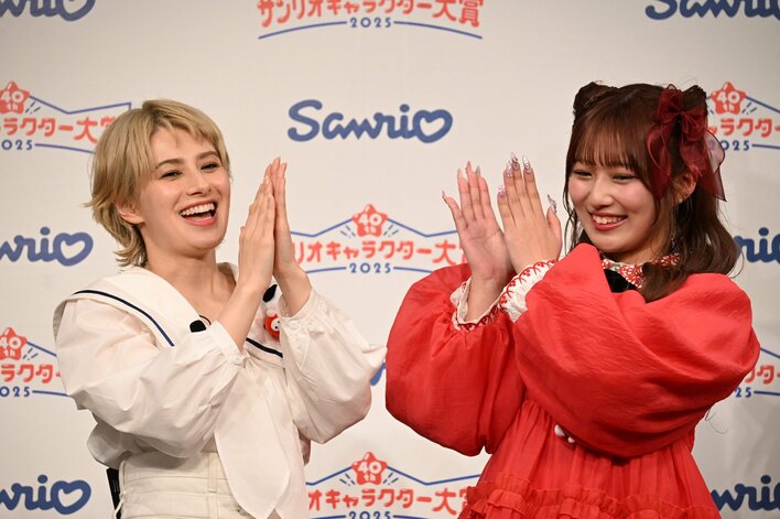 【写真】ホラン千秋＆希空 キュートな"推しイメージ"の衣装でサンリオキャラクター大賞」開幕イベントに登場！