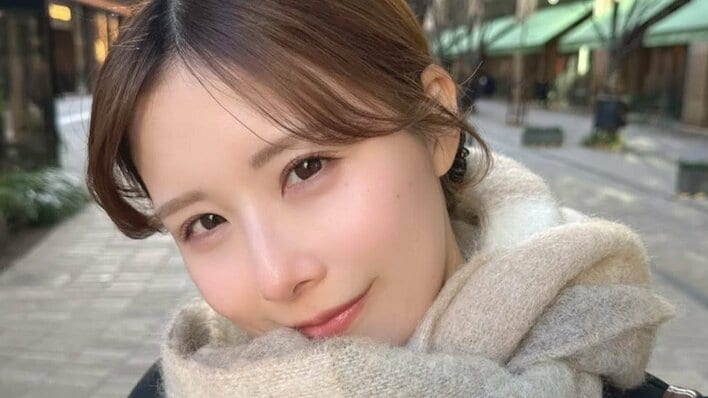 有村架純の姉・藍里 髪バッサリのイメチェン姿を披露！美デコルテが目を引く大人っぽい装い「似合う！超ナイス！」「より一層ナチュラル」