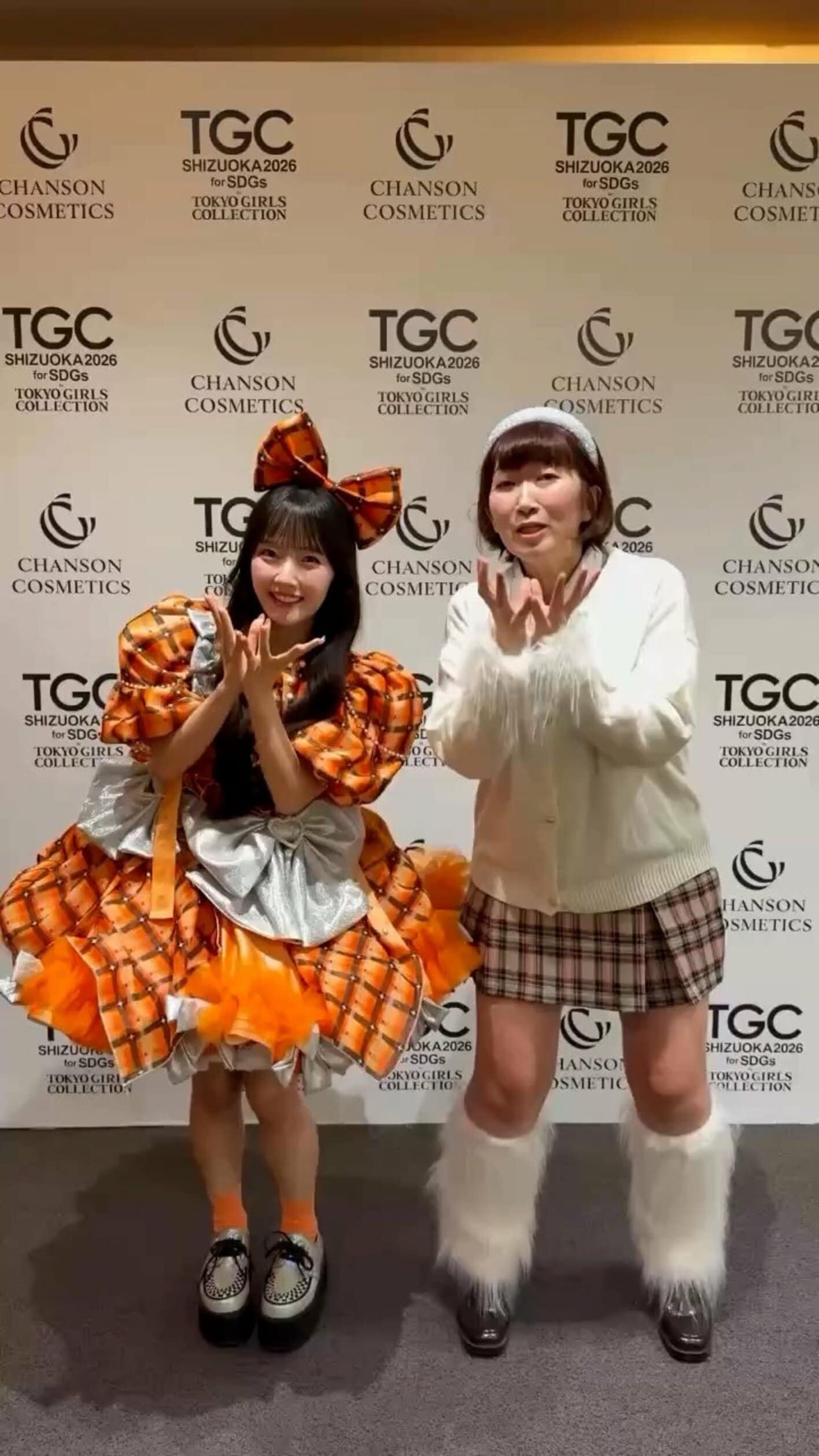 川村エミコ(46) ミニ丈の制服姿でキレキレダンス披露!CUTIE STREETの新曲に合わせて踊る軽快な足取りに「元気もらいました ...