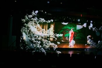 一旗プロデュース「飛鳥III オリジナルイマーシブアーツ」のプログラム「Timeless Japan Art」の公式記録写真を公開。「飛鳥III」の「リュミエールシアター」でロングラン上映中。