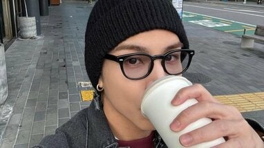 眼福！」岩田剛典 絶景バックの“爆イケ”自撮りショットを大放出