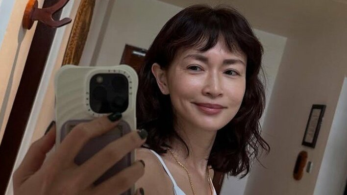 「鍛え上げられた背中」長谷川京子 モルディブでの水着姿を披露！自然に囲まれた開放感あふれるショットに「ヘルシーな美しさ！」とくぎ付け
