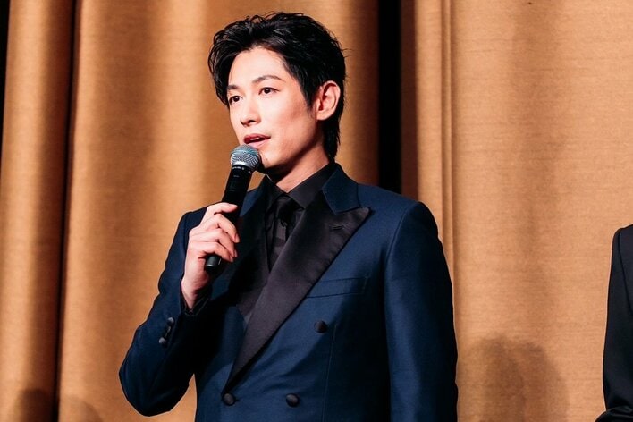 【画像5枚】「別人みたい」どアップ自撮りで公開したディーン・フジオカの短髪を見る