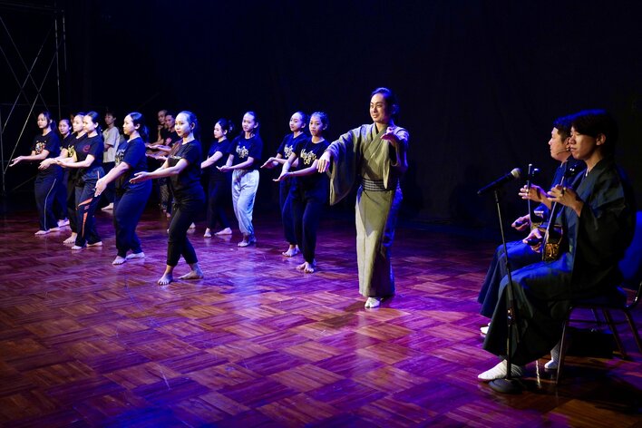 ジャワ舞踊の未来を担う若者が「琉球芸能、びんがた」で沖縄文化を学ぶ