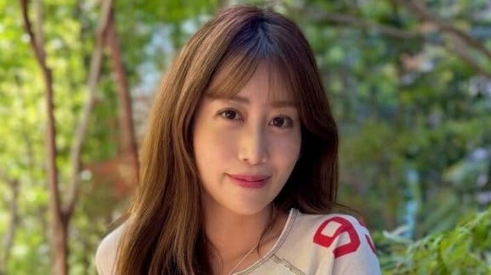 【画像9枚】「ウエストの細さがスゴイ」中川安奈 ボディーラインくっきりの春コーデを写真で見る