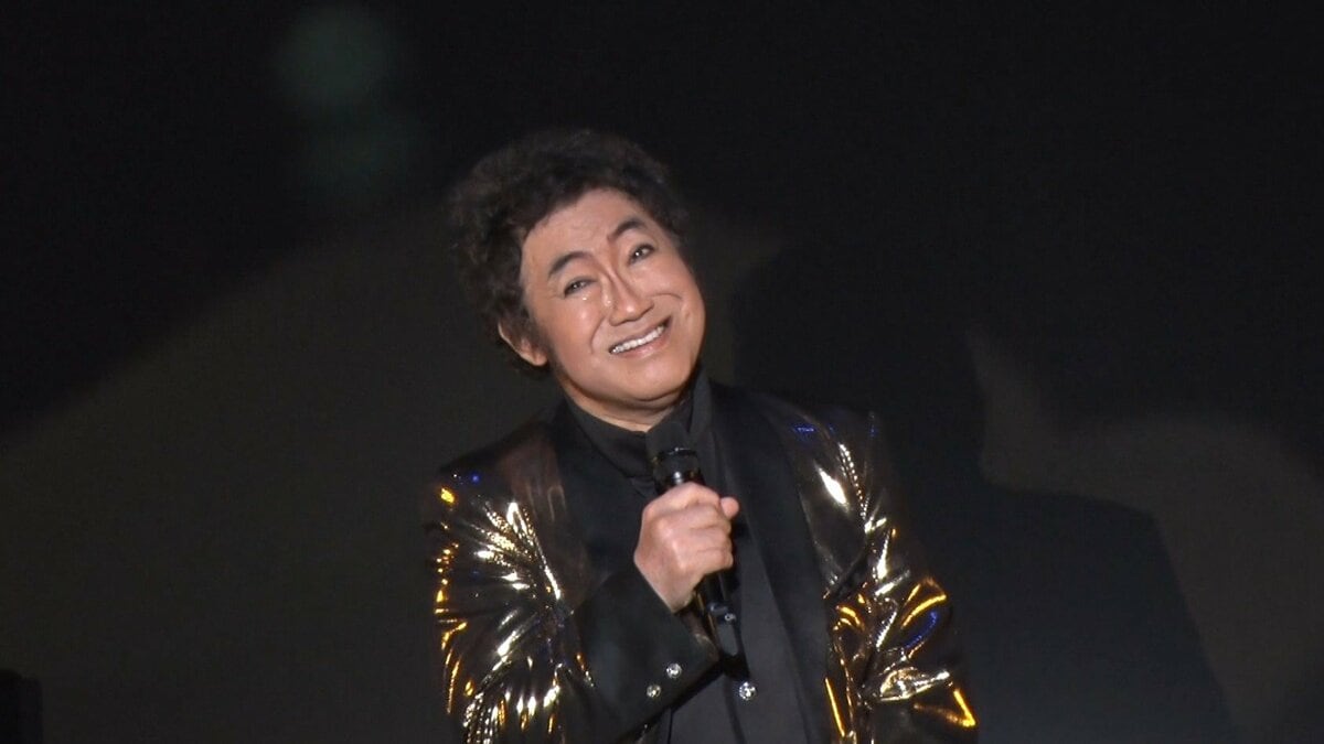 密着】ライブ舞台裏で「しんどいな」 両膝に人工関節入れたコロッケ