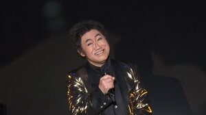 【密着】ライブ舞台裏で「しんどいな...」 両膝に人工関節入れたコロッケ（65） 痛みに耐えながらも舞台に立ち続ける思い