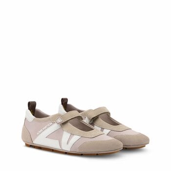 【ルイ・ヴィトン】スニーカーの快適さとバレエシューズの洗練されたスタイルを融合させた「LV スニーカリーナ メリージェーン」を発売