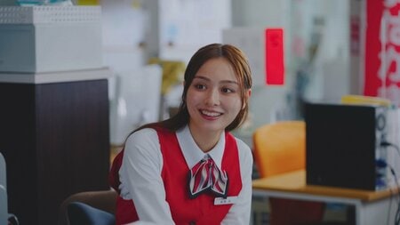 『人質は脚本家』に郵便局員・鮫島音役で出演する内田理央が、『ドビュッシーが弾けるまで』にも同役で出演！両作ともに脚本は石田真裕子