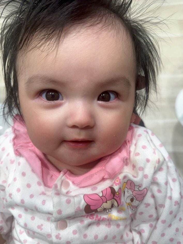 【画像9枚】「天使です」川崎希&アレク 生後4ヵ月次女の“癒やしパワー半端ない”ショットを見る